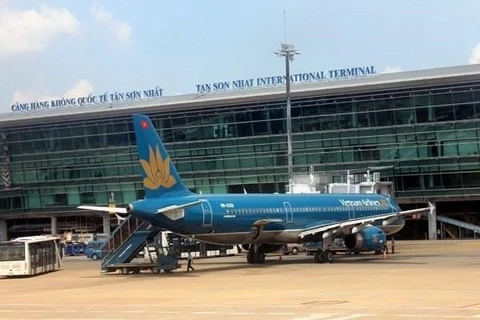 Máy bay tại vị trí sân đỗ của Cảng hàng không quốc tế Tân Sơn Nhất. (Ảnh: Việt Hùng/Vietnam+)