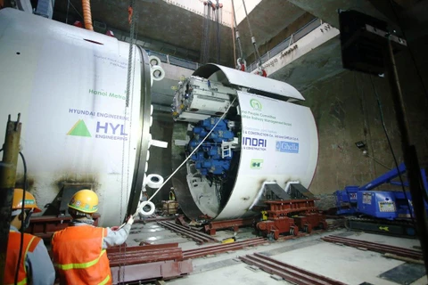 Nhà thầu đã hoàn thiện việc lắp ráp chiếc máy đào hầm đầu tiên của dự án đường sắt đô thị Nhổn-ga Hà Nội. (Ảnh: CTV/Vietnam+)