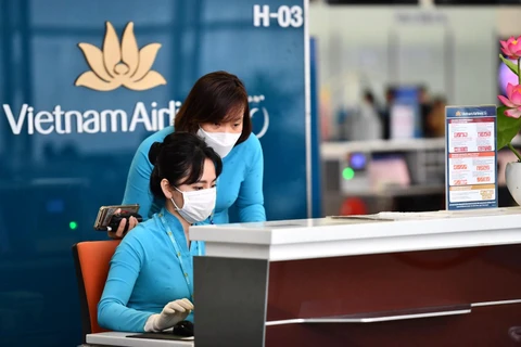 Vietnam Airlines cũng hỗ trợ hành khách trong việc thay đổi lịch trình đi lại do ảnh hưởng của dịch. (Ảnh: CTV/Vietnam+)