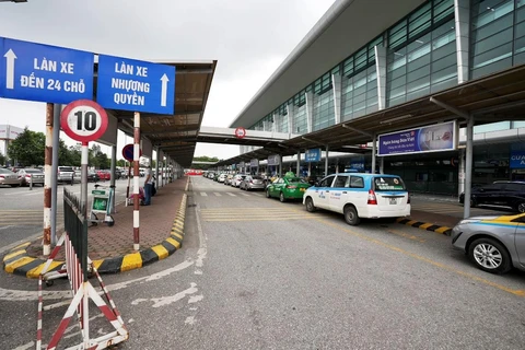 Giá vé ôtô vào sân bay có sự khác biệt giữa các cảng hàng không. (Ảnh: CTV/Vietnam+)