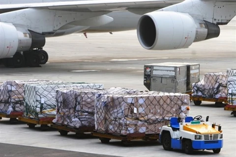 Các hãng bay đã chuyển hướng sang vận tải hàng hóa nhằm thêm chi phí trước diễn biến của dịch COVID-19. (Nguồn ảnh: logistics.gov.vn)
