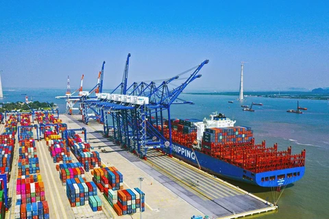 Các container hàng hóa tại Cảng Quốc tế Lạch Huyện tại Hải Phòng. (Ảnh: Đức Nghĩa/TTXVN)