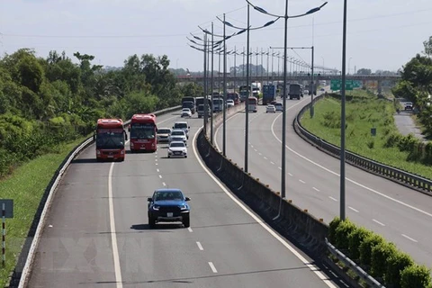 Chiều dài tuyến đường cao tốc ở khu vực Đồng bằng sông Cửu Long vẫn còn rất thấp. (Ảnh: Bùi Giang/TTXVN)