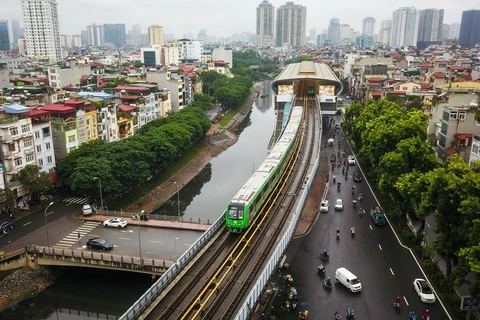 Đoàn tàu đường sắt đô thị Cát Linh-Hà Đông vận hành chạy thử trong ngày 1/11. (Ảnh: Thành Đạt/TTXVN)