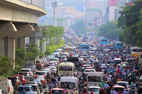 Ùn tắc giao thông diễn ra trong khung giờ cao điểm tại thành phố Hà Nội. (Ảnh: Minh Hiếu/Vietnam+)
