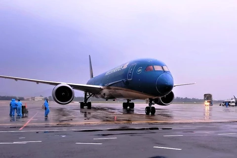 Chuyến bay thẳng thường lệ đầu tiên từ Mỹ về Việt Nam của Vietnam Airlines đã hạ cánh tại sân bay Đà Nẵng vào sáng 1/12. (Ảnh: CTV/Vietnam+)
