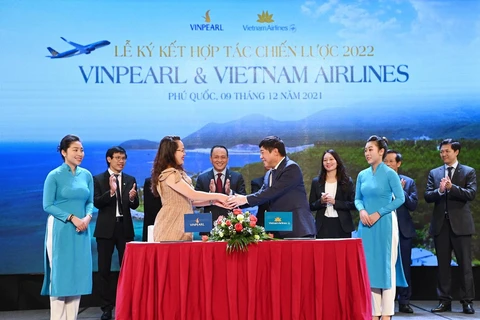 Vietnam Airlines và Vinpearl ký kết hợp tác chiến lược phát triển hàng không-du lịch an toàn. (Ảnh: CTV/Vietnam+)