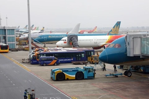 Vé máy bay đi lại dịp Tết Dương lịch và Nguyên đán đang còn dồi dào và nhiều mức giá rẻ. (Ảnh: CTV/Vietnam+)