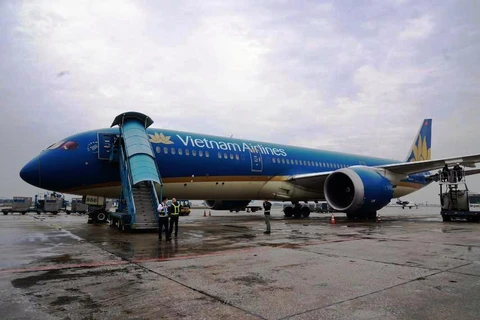 Máy bay Boeing 787-9 của hãng hàng không Vietnam Airlines đã cất cánh từ Nội Bài sang Romania để đưa công dân Việt Nam tại Ukraine về nước. (Ảnh: CTV/Vietnam+)