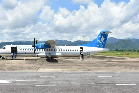 Máy bay ATR72 của hãng hàng không VASCO (thành viên của Vietnam Airlines) tại sân bay Điện Biên. (Ảnh: CTV/Vietnam+)