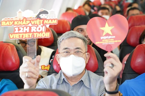 Trong ngày Quốc khánh 2/9, Vietjet đặc biệt gửi tới hàng triệu khách hàng của mình thông điệp đầy tự hào “Tôi yêu Việt Nam” và chào đón tất cả mọi người bay cùng Vietjet đến với Việt Nam tươi đẹp, hiếu khách. (Ảnh: CTV/Vietnam+)