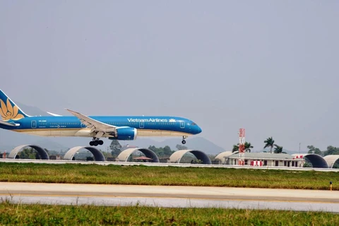 Máy bay của Vietnam Airlines hạ cánh tại một sân bay. (Ảnh: CTV/Vietnam)