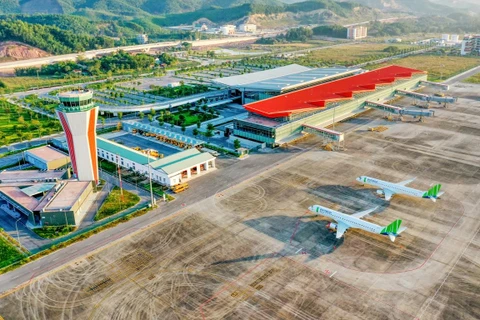 Cảng hàng không Vân Đồn là dự án được đầu tư theo hình thức xã hội hóa sân bay đầu tiên tại nước ta. (Ảnh: CTV/Vietnam+)