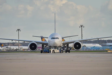 Đội máy bay Boeing 777F của Lufthansa Cargo trên chặng bay từ Frankfurt đến Việt Nam được vận hành bởi AeroLogic. (Ảnh: CTV/Vietnam+)