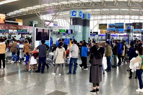 Cảng hàng không quốc tế Nội Bài đã chủ động triển khai các phương án, kế hoạch phục vụ khách đi lại trong dịp Tết Nguyên đán 2023. (Ảnh: CTV/Vietnam+)