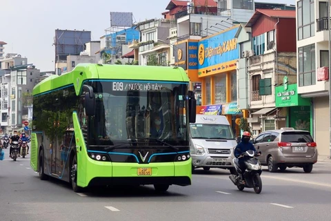 Tuyến buýt điện E09 của Vinbus đã đưa vào vận hành, khai thác tại thành phố Hà Nội. (Ảnh: CTV/Vietnam+)