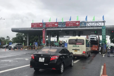 Phương tiện lưu thông trên tuyến đường cao tốc Cầu Giẽ-Ninh Bình. (Ảnh: Việt Hùng/Vietnam+)