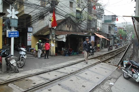 Một đường ngang dân sinh trên đường Lê Duẩn tại thành phố Hà Nội. (Ảnh: Minh Sơn/Vietnam+)