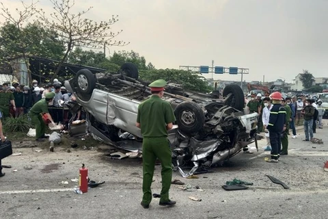 Hiện trường vụ tai nạn giao thông nghiêm trọng ở Quảng Nam ngày 14/2 vừa qua. (Ảnh: Trịnh Bang Nhiệm/TTXVN)