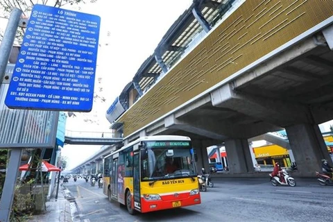 Sau dịch COVID-19, xe buýt Hà Nội vẫn chưa thể phục hồi như kỳ vọng về sản lượng và doanh thu. (Ảnh: Tuấn Anh/TTXVN)