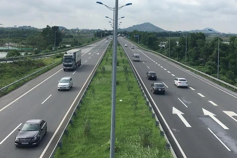 Phương tiện lưu thông trên tuyến cao tốc do VEC quản lý. (Ảnh: CTV/Vietnam+)