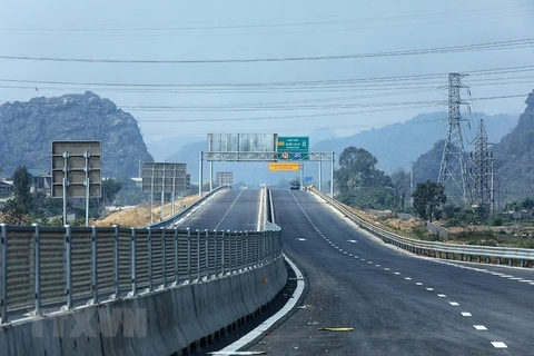 Cao tốc Mai Sơn-Quốc lộ 45 sắp được đưa vào khai thác dịp 30/4 tới. (Ảnh: Tuấn Anh/TTXVN)