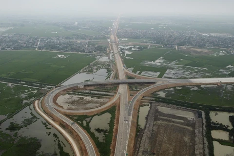 Nút giao Đông Xuân tại Km327+780 trên tuyến cao tốc Mai Sơn-QL 45. (Ảnh: Huy Hùng/TTXVN) 