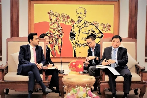 Bộ trưởng Bộ Giao thông Vận tải Nguyễn Văn Thắng trong buổi gặp gỡ làm việc với ông Karan Adani, Tổng giám đốc Tập đoàn Adani. (Ảnh: PV/Vietnam+)