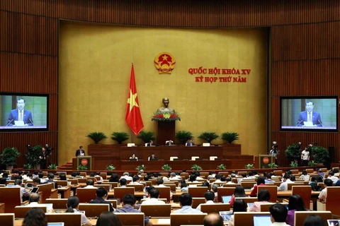 Quốc hội thảo luận ở hội trường về dự kiến Chương trình giám sát của Quốc hội năm 2024. (Ảnh: Doãn Tấn/TTXVN)
