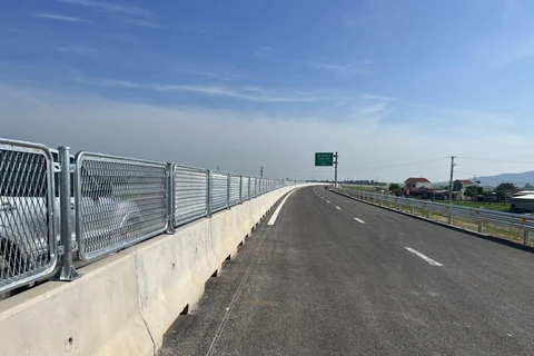 Dự án Cao tốc Quốc lộ 45-Nghi Sơn dự kiến sẽ được thông tuyến chính vào dịp nghỉ lễ Quốc khánh 2/9. (Ảnh: Việt Hùng/Vietnam+)
