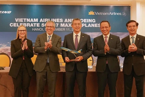 Vietnam Airlines và Tập đoàn sản xuất máy bay Boeing đã ký kết bản ghi nhớ về việc chào bán 50 máy bay thân hẹp Boeing 737 MAX với giá trị 10 tỷ USD. (Ảnh: Việt Hùng/Vietnam+)