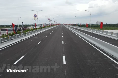 Cầu Vĩnh Tuy giai đoạn 2 đưa vào khai thác đã góp phần giảm ùn tắc và tai nạn giao thông trên tuyến. (Ảnh: Việt Hùng/Vietnam+)