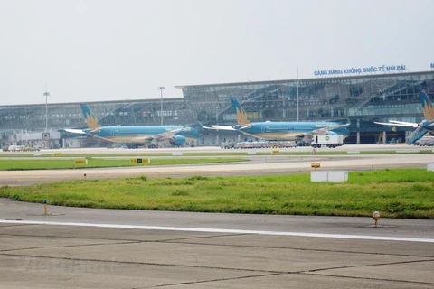 Máy bay Vietnam Airlines đỗ tại Cảng Hàng không Quốc tế Nội Bài. (Ảnh: Việt Hùng/Vietnam+)