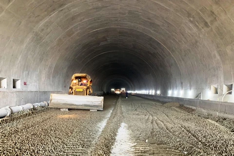 Nhà thầu thi công một hầm đường bộ thuộc Dự án Cao tốc Bắc-Nam. (Ảnh: Việt Hùng/Vietnam+)