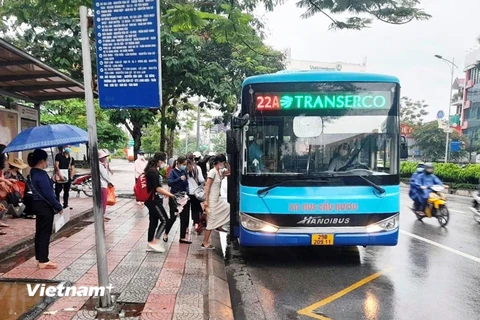 Xe buýt Hà Nội có bước chuyển biến mạnh mẽ, hút khách trở lại