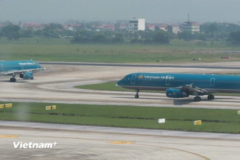 Máy bay của Hãng hàng không Vietnam Airlines tại Sân bay Quốc tế Nội Bài. (Ảnh: Việt Hùng/Vietnam+)