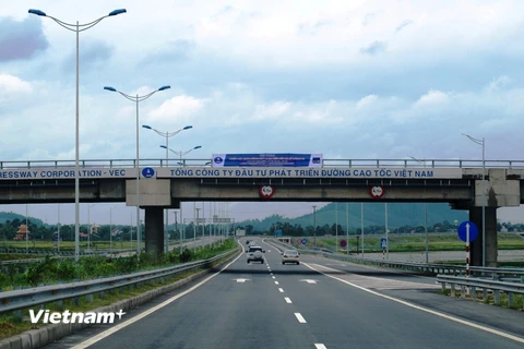 Phương tiện lưu thông trên một tuyến cao tốc do VEC quản lý, vận hành và khai thác. (Ảnh: Việt Hùng/Vietnam+)
