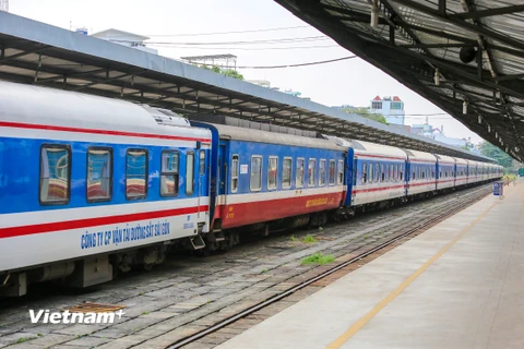 Công ty Cổ phần Vận tải Đường sắt Sài Gòn tiếp tục mở bán bổ sung lần thứ nhất thêm 3.000 chỗ trên các chuyến tàu Tết Nguyên đán Giáp Thìn 2024. (Ảnh: Minh Sơn/Vietnam+)