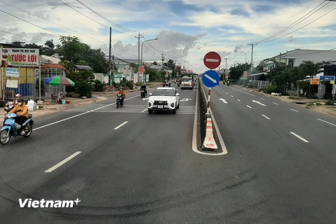 Phương tiện lưu thông trên một đoạn tuyến Quốc lộ qua địa bàn thành phố Cần Thơ. (Ảnh: Việt Hùng/Vietnam+)