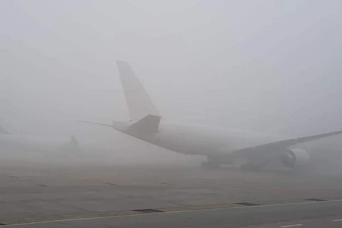 Thời tiết sương mù, mây thấp tại các sân bay khu vực phía Bắc gây ảnh hưởng đến việc khai thác hoạt động bay. (Ảnh: PV/Vietnam+)