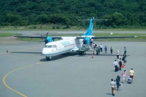 Hiện, đường bay đến Cảng Hàng không Côn Đảo chỉ có duy nhất hãng bay VASCO khai thác bằng máy bay ATR72. (Ảnh: PV/Vietnam+)