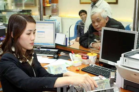 Hoạt động giao dịch tại hội sở Ngân hàng SHB. (Ảnh: Trần Việt/TTXVN)