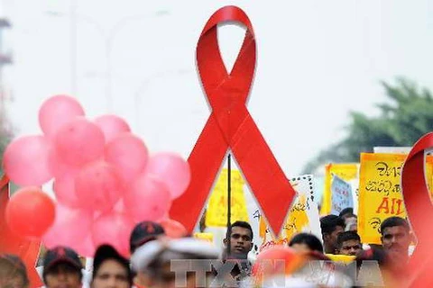Tuần hành hưởng ứng Ngày Thế giới phòng chống AIDS tại Colombo, Sri Lanka. (Nguồn: AFP/TTXVN)