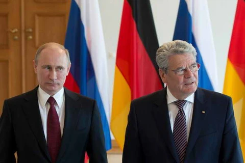 Tổng thống Đức Joachim Gauck đón tiếp người đồng cấp Nga Vladimir Putin tại lâu đài Bellevue tháng 5/2012. (Nguồn: der Spiegel)