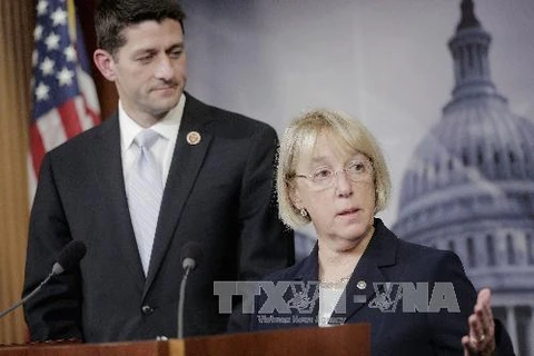 Chủ tịch Ủy ban Ngân sách Hạ viện Paul Ryan (trái) và Chủ tịch Ủy ban Ngân sách Thượng viện Mỹ Patty Murray trong cuộc họp báo thông báo về thỏa thuận ngân sách ở Washington, DC. ngày 10/12. (Nguồn: AFP/TTXVN)