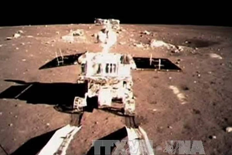 Vài giờ sau khi Hằng Nga 3 hạ cánh xuống Mặt Trăng, sáng 15/12, xe tự hành 6 bánh "Thỏ Ngọc" đã tách khỏi tàu vũ trụ. (Nguồn: THX/TTXVN)