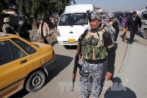 Nhân viên an ninh Iraq tuần tra tại Baghdad. (Nguồn: AFP/TTXVN)