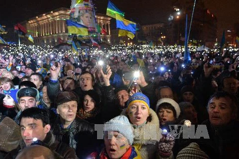Người dân Ukraine tập trung tại Kiev ủng hộ hội nhập châu Âu. (Nguồn: AFP/TTXVN)