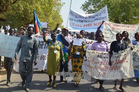 Tuần hành hòa bình ở thủ đô Juba, yêu cầu chấm dứt xung đột và giải quyết bất đồng giữa Chính phủ Nam Sudan và lực lượng đối lập. (Nguồn: AFP/TTXVN)