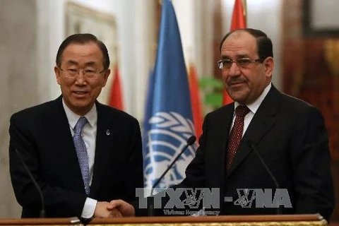 Thủ tướng Iraq Nuri al-Maliki (phải) và Tổng thư ký LHQ Ban Ki-moon trong cuộc họp báo ở Baghdad ngày 13/1. (Nguồn: AFP/TTXVN)
